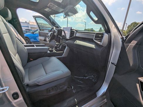 Used 2025 Toyota Tundra Limited AWD/4WD image 28