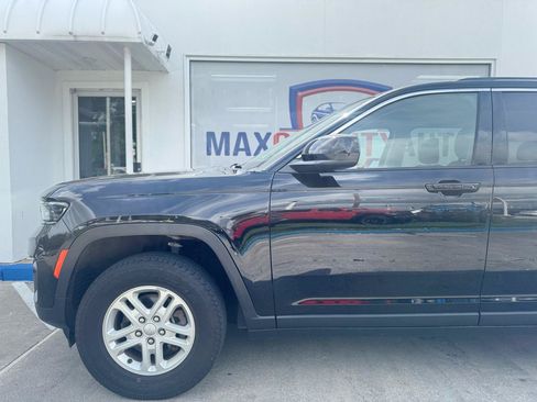 Used 2023 Jeep Grand Cherokee Laredo w/ Luxury Tech Group I AWD/4WD image 30