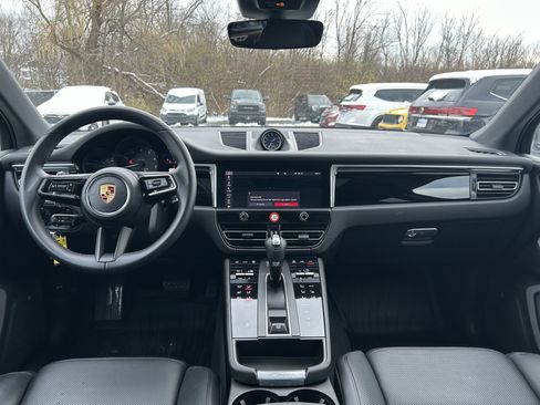 Used 2022 Porsche Macan image 9