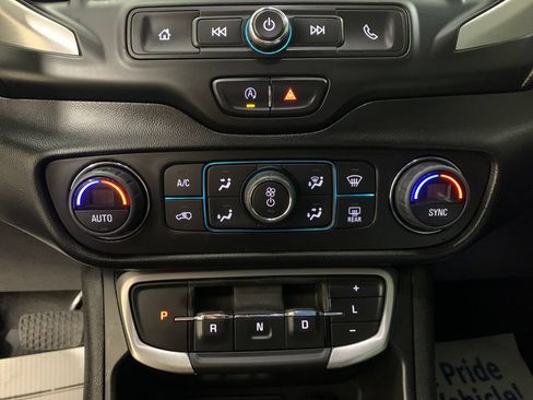 Used 2022 GMC Terrain SLE w/ Driver Convenience Package AWD/4WD image 9
