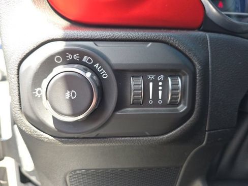 Used 2019 Jeep Wrangler Unlimited Rubicon AWD/4WD image 11