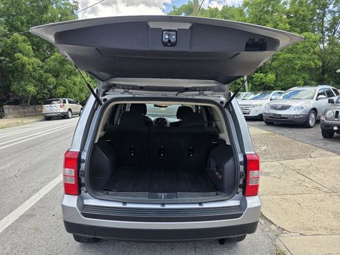 Used 2017 Jeep Patriot Latitude AWD/4WD image 32