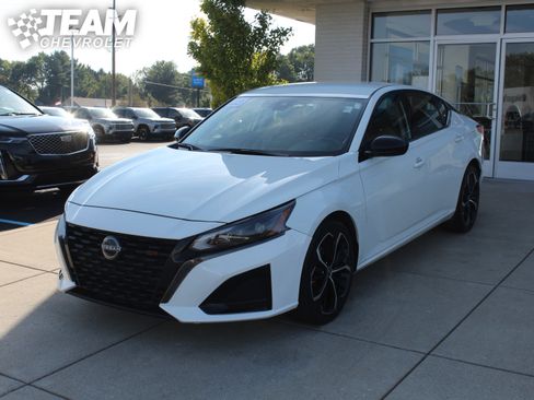 Used 2023 Nissan Altima 2.5 SR image 8