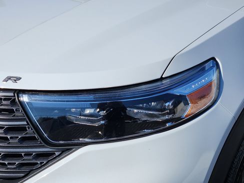 Used 2022 Ford Explorer XLT w/ Equipment Group 202A image 9