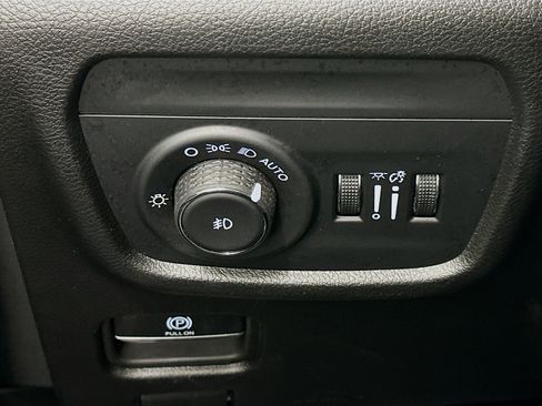 Used 2024 Jeep Grand Cherokee L Limited w/ Luxury Tech Group II image 17