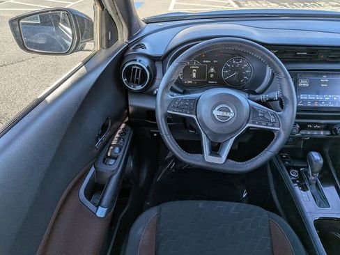 Used 2022 Nissan Kicks SR image 12