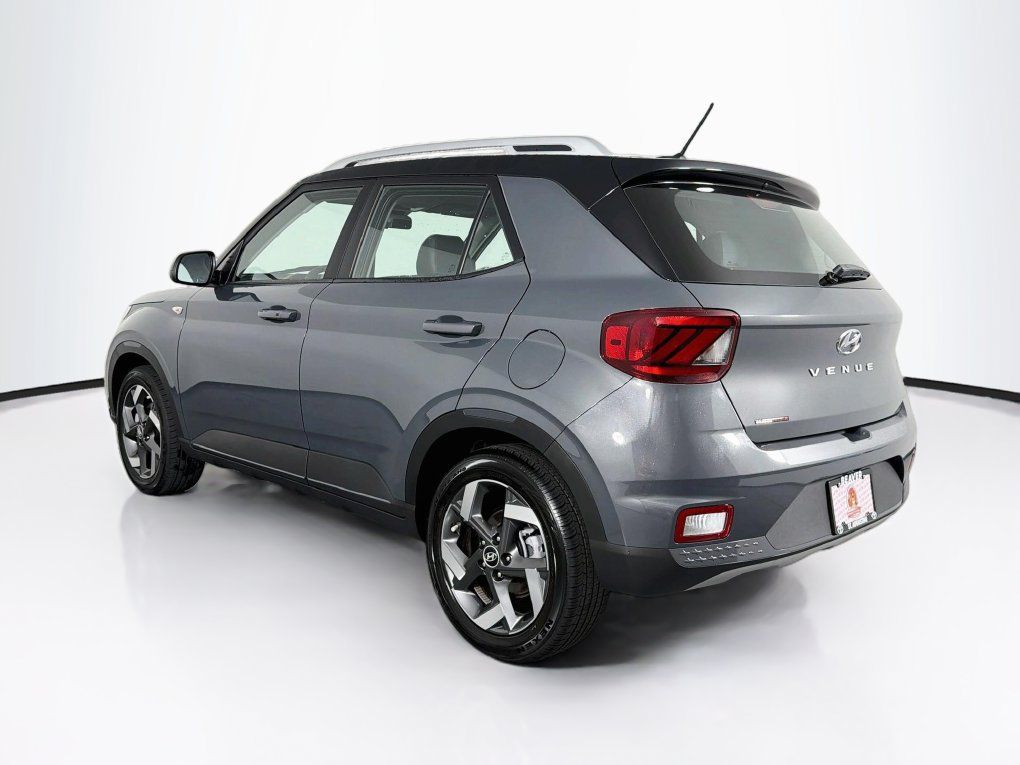 Used 2026 Hyundai Venue SEL FWD image 7