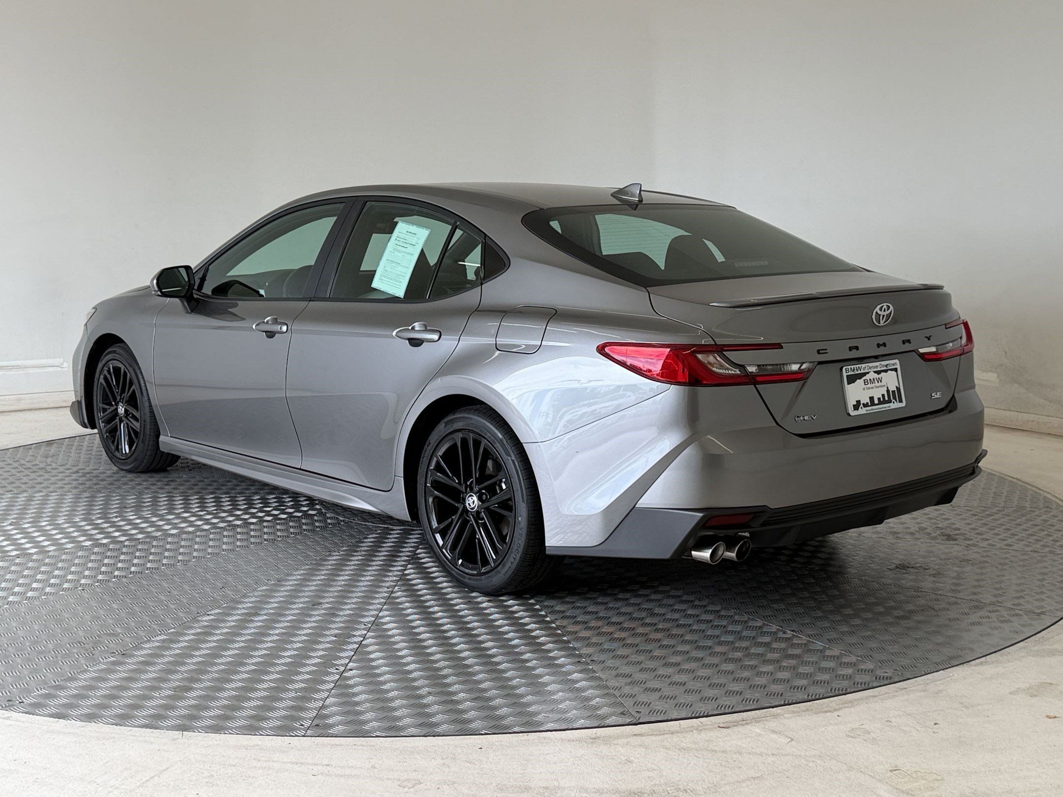 Used 2025 Toyota Camry SE FWD image 3