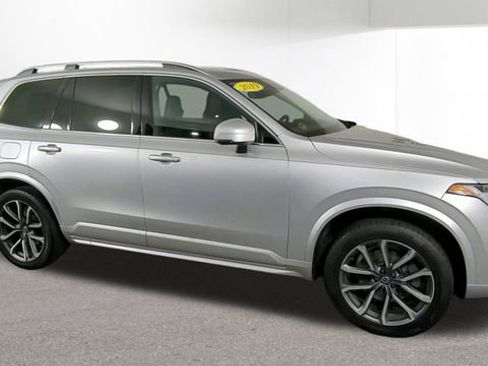 Used 2019 Volvo XC90 T5 Momentum w/ Multimedia Package image 2