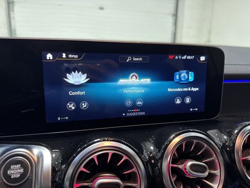 Used 2021 Mercedes-Benz GLB 35 AMG 4MATIC w/ Premium Package image 21