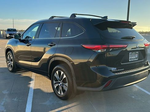 Used 2023 Toyota Highlander L image 11