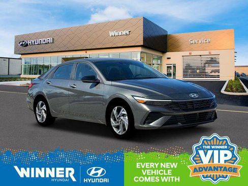 New 2025 Hyundai Elantra SEL image 12