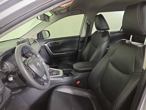 Used 2019 Toyota RAV4 LE w/ Carpet Mat Package AWD/4WD image 13