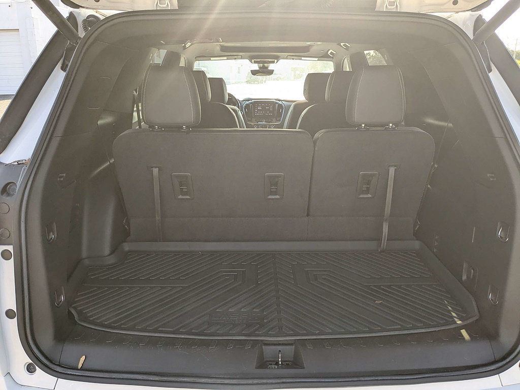 Used 2023 Chevrolet Traverse Premier FWD image 13
