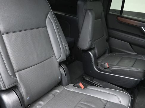 Used 2025 GMC Yukon XL Denali AWD/4WD image 22