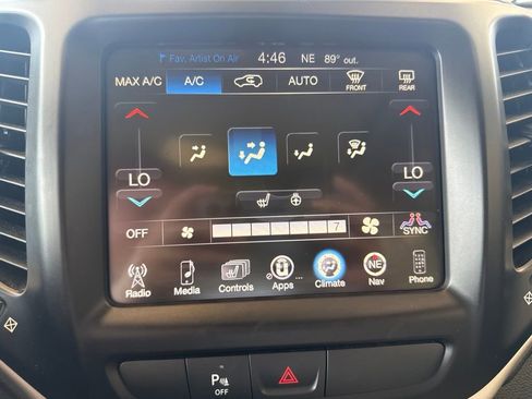 Used 2017 Jeep Cherokee Limited AWD/4WD image 23