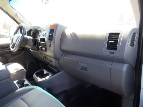 Used 2017 Nissan NV 3500 SV RWD image 27