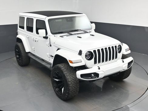 Used 2021 Jeep Wrangler Unlimited Sahara image 2