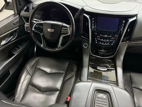 Used 2019 Cadillac Escalade Platinum image 30