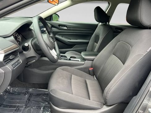 Used 2025 Nissan Altima 2.5 SV FWD image 10