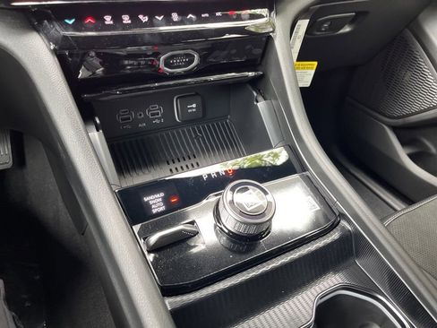 New 2026 Jeep Grand Cherokee Altitude AWD/4WD image 33