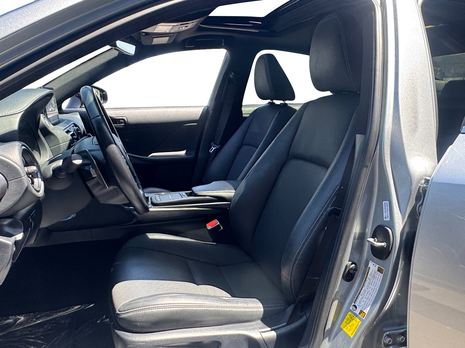 Used 2023 Lexus IS 300 w/ Comfort Package RWD image 9