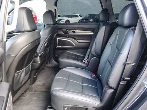 Used 2022 Kia Telluride EX w/ EX Premium Package image 18