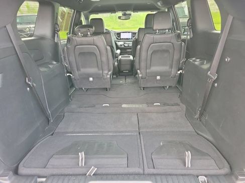 Used 2026 Chrysler Pacifica Select FWD image 19
