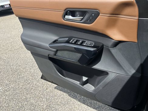 New 2026 Nissan Pathfinder Platinum FWD image 14