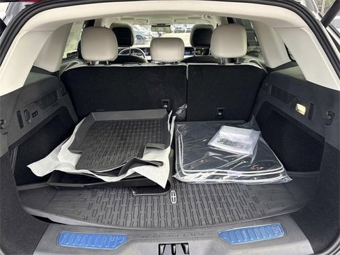 New 2026 Lincoln Nautilus Reserve image 12