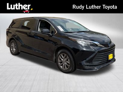Certified 2022 Toyota Sienna LE