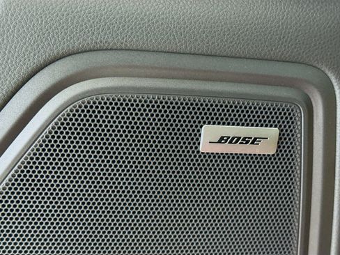 Certified 2025 Porsche Macan image 12