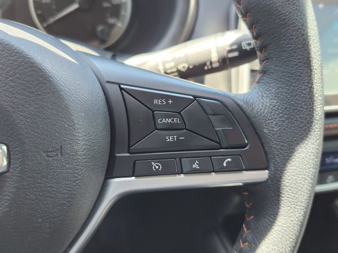 Used 2019 Nissan Kicks SR w/ SR Premium Package FWD image 16