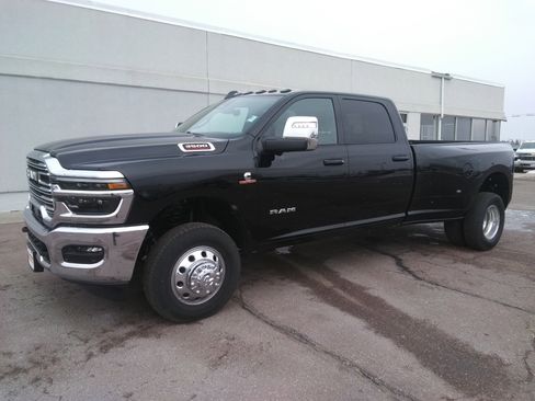 New 2026 RAM 3500 Laramie w/ Towing Technology Group image 2