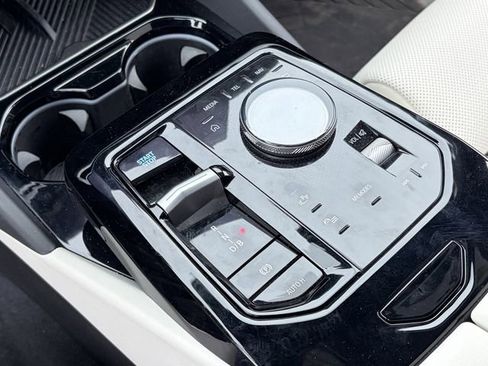Used 2025 BMW i5 eDrive40i w/ M Sport Package RWD image 21