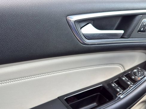 Used 2018 Ford Edge Titanium w/ Equipment Group 301A FWD image 10