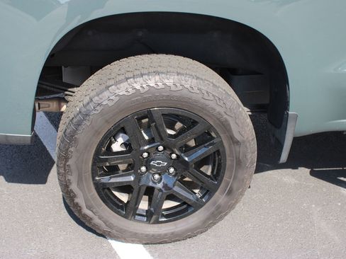 Used 2025 Chevrolet Silverado 1500 LT Trail Boss w/ Convenience Package II AWD/4WD image 28