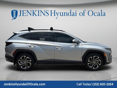 Used 2025 Hyundai Tucson Limited FWD image 2