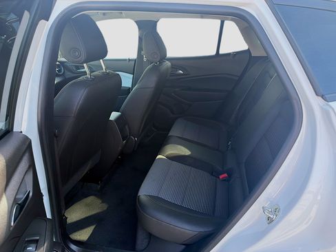Used 2025 Chevrolet Trax LT FWD image 23