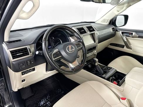 Used 2020 Lexus GX 460 Premium w/ Premium Package image 19