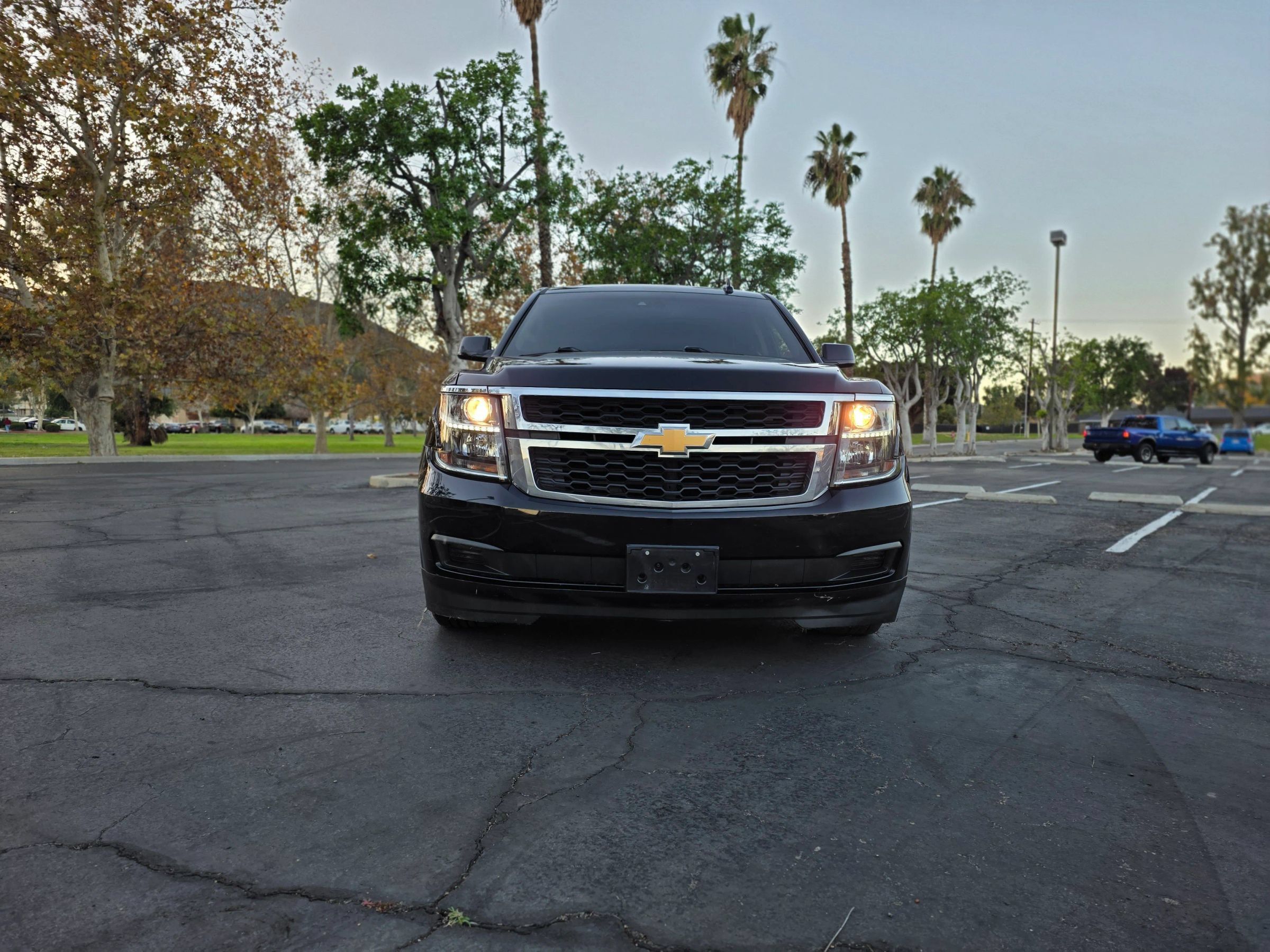 Used 2019 Chevrolet Suburban LT RWD image 2