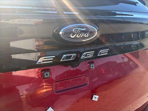 Used 2023 Ford Edge Titanium w/ Equipment Group 301A AWD/4WD image 32