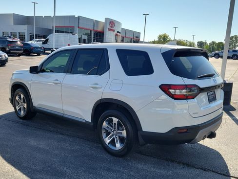 Used 2025 Honda Pilot EX-L image 4