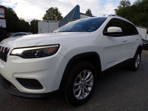Used 2020 Jeep Cherokee Latitude w/ Cold Weather Group AWD/4WD image 5
