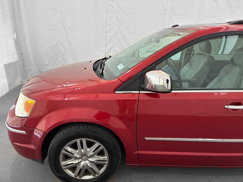 Used 2010 Chrysler Town & Country Limited w/ Entertainment Group #3 FWD image 3