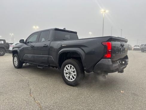 Used 2025 Toyota Tacoma SR5 image 3