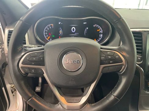 Used 2020 Jeep Grand Cherokee Laredo image 15