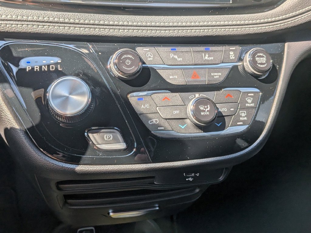 New 2027 Chrysler Pacifica Select FWD image 23