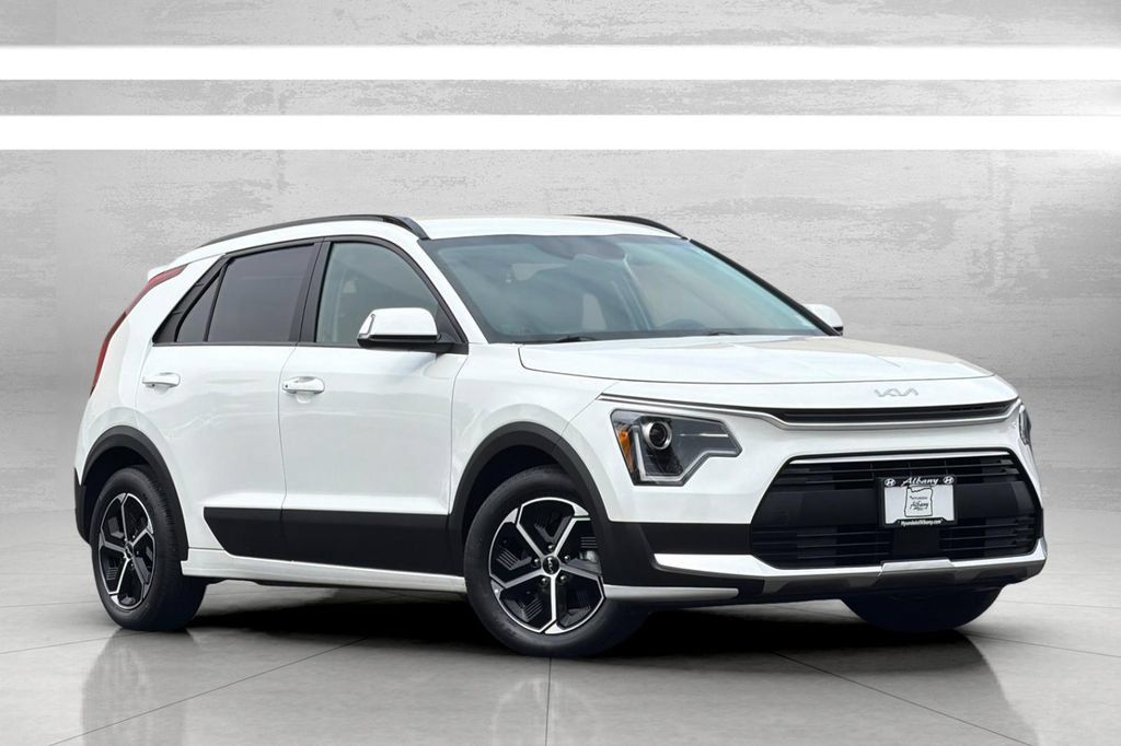 Used 2024 Kia Niro EX w/ EX Cold Weather Package FWD image 2