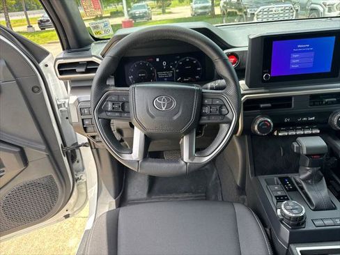 Certified 2024 Toyota Tacoma TRD Off-Road AWD/4WD image 18